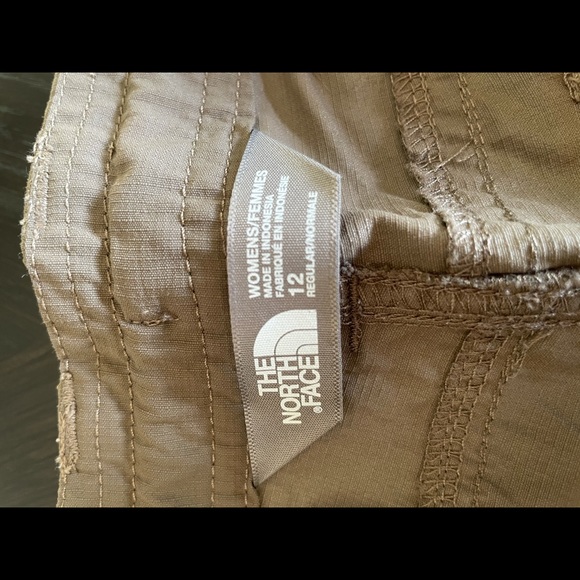 🌈North Face Cargo Pant/Shorts🌈 - Picture 3 of 5